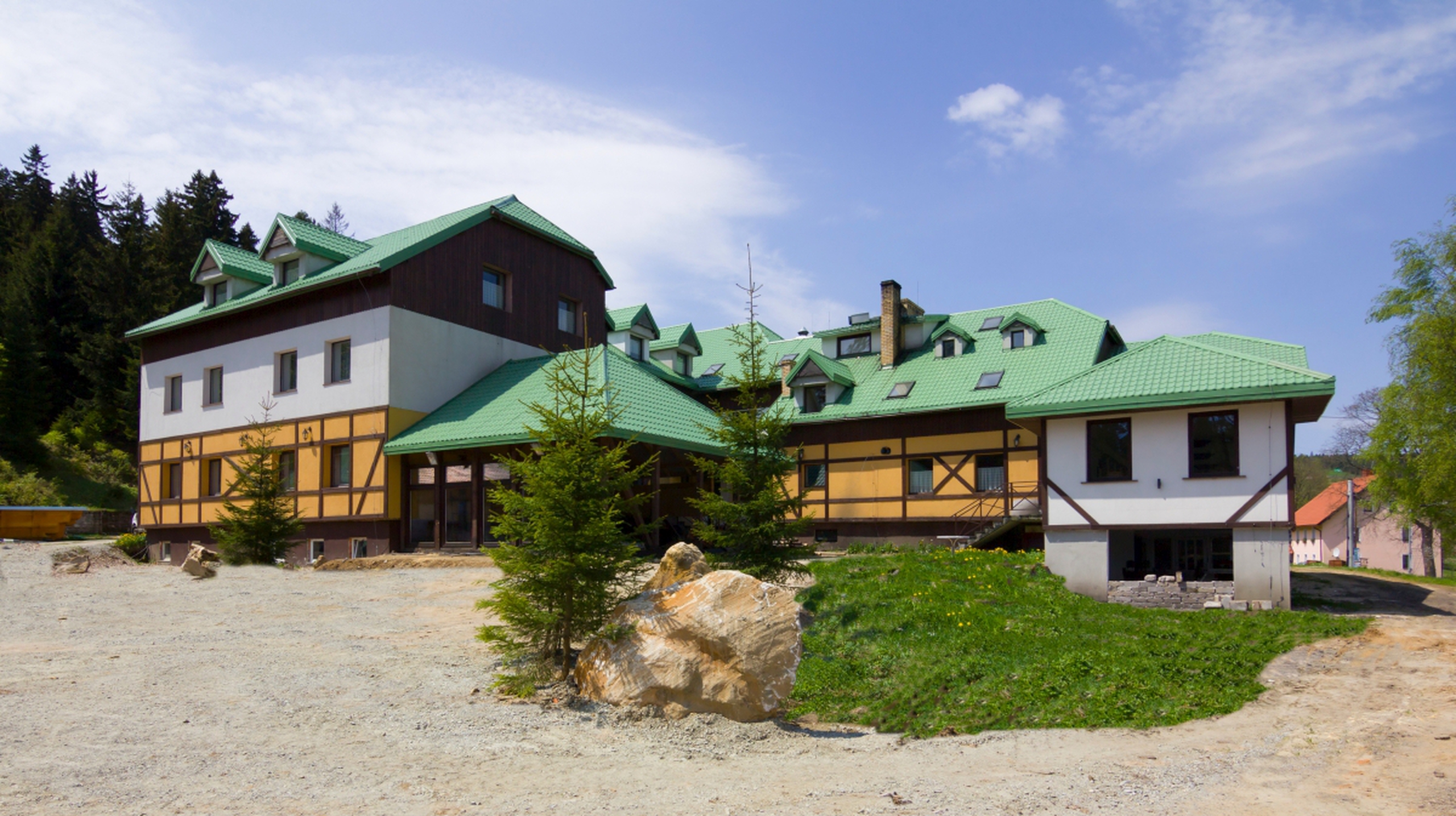 Dochodowy hotel w Zieleńcu na sprzedaż! - zdjęcie 2