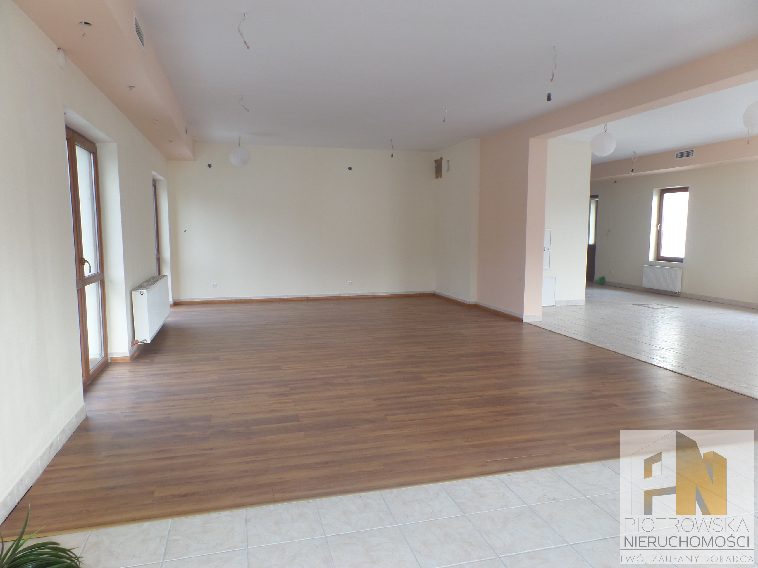 Budynek usługowy 790m2 - zdjęcie 2