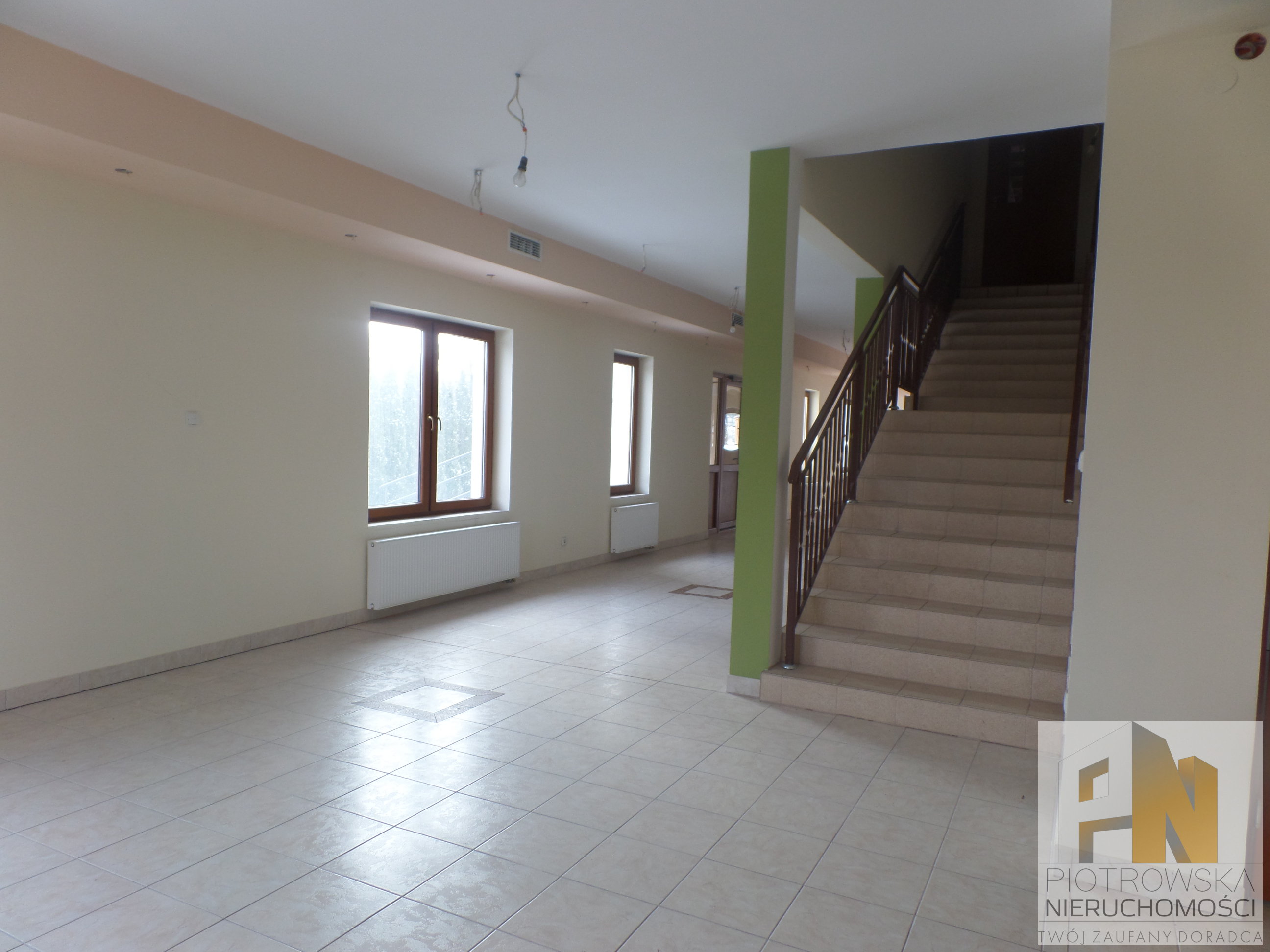 Budynek usługowy 790m2 - zdjęcie 3