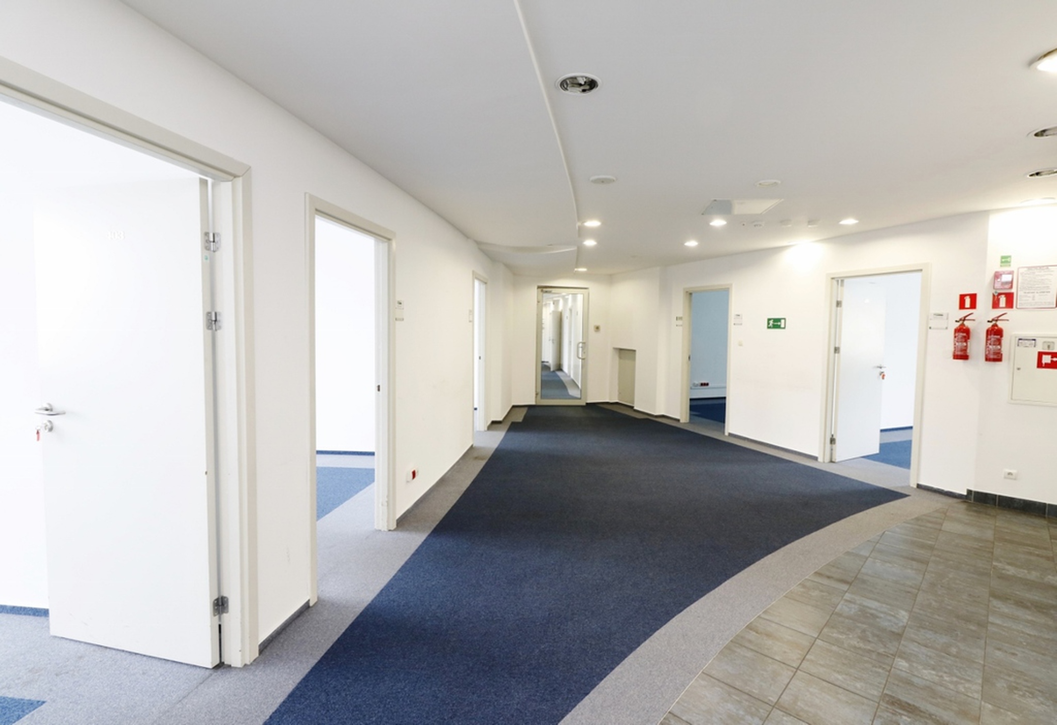 Do wynajęcia na biuro całe piętro o powierzchni 390m2 w świetnej lokalizacji - al. Stanów Zjednoczonych - zdjęcie 1