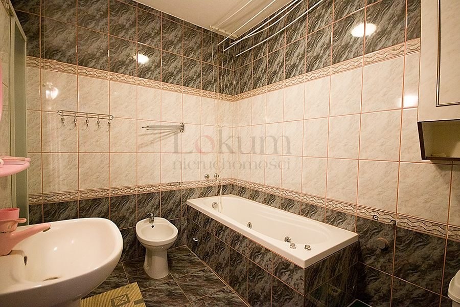 Bemowo - dom na kilku poziomach - zdjęcie 9