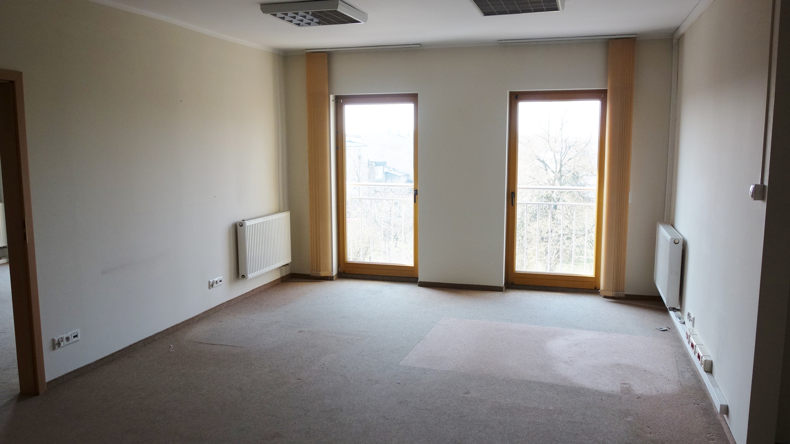 Lokal biurowy w budynku z windą z 2002 rok. Górczyn - zdjęcie 1