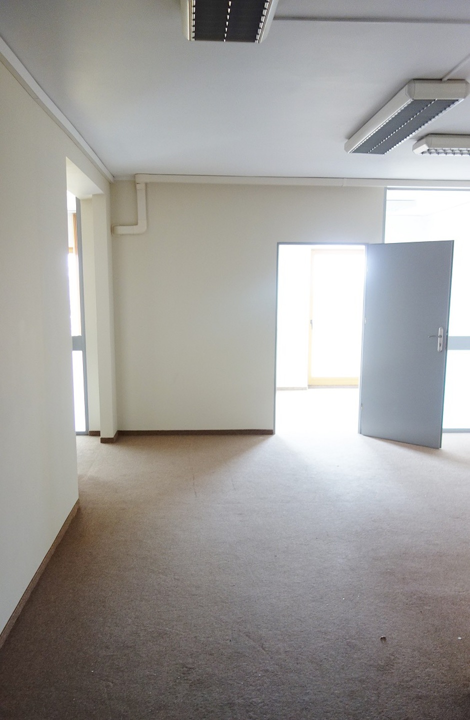 Lokal biurowy w budynku z windą z 2002 rok. Górczyn - zdjęcie 2