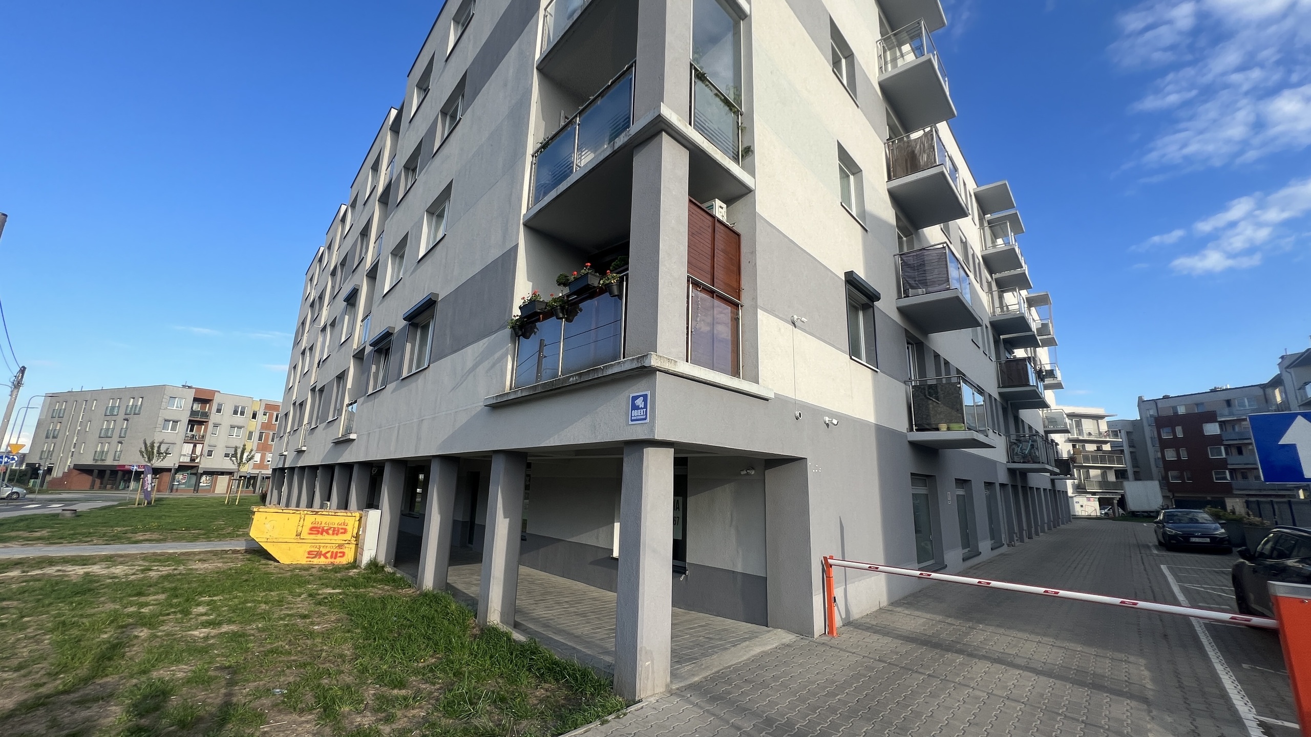 Lokal z witryną 140 m2 w widocznym miejscu - zdjęcie 11
