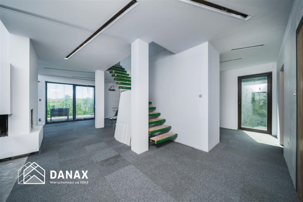 Dom 472 m², Luborzyca - zdjęcie 1