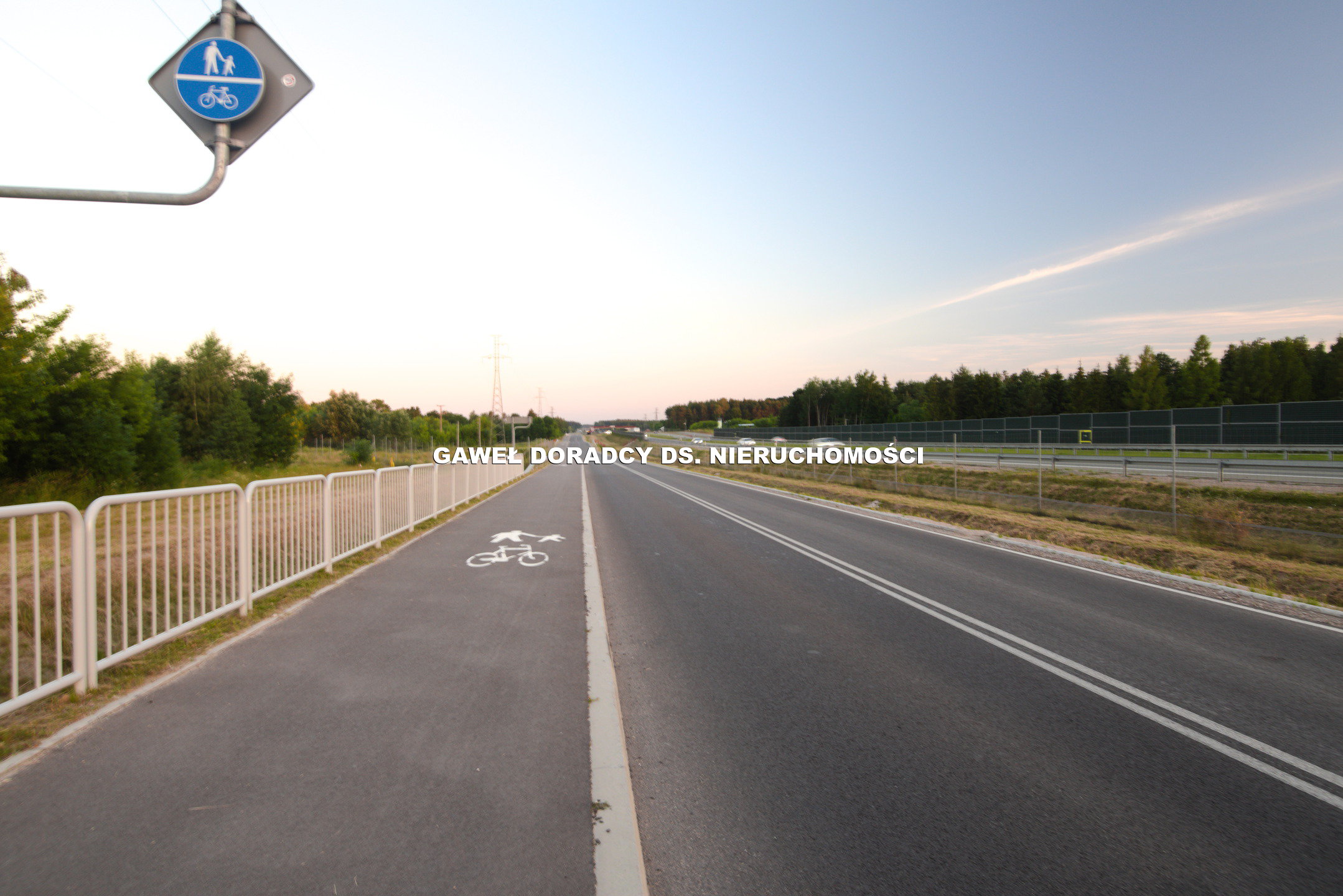 Nieruchomość gruntowa przy trasie S 7. - zdjęcie 1