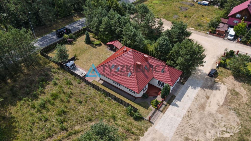 Komfortowy dom w Bojanie z garażem i dużym ogrodem - zdjęcie 16