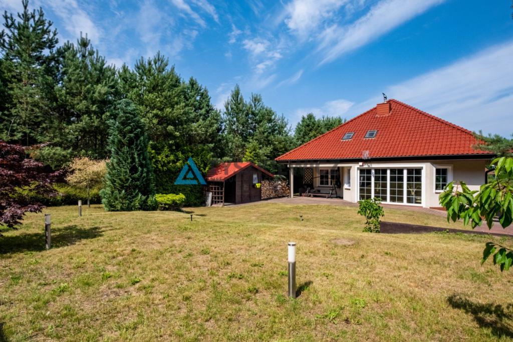 Komfortowy dom w Bojanie z garażem i dużym ogrodem - zdjęcie 21