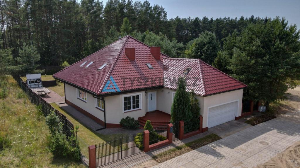 Komfortowy dom w Bojanie z garażem i dużym ogrodem - zdjęcie 20