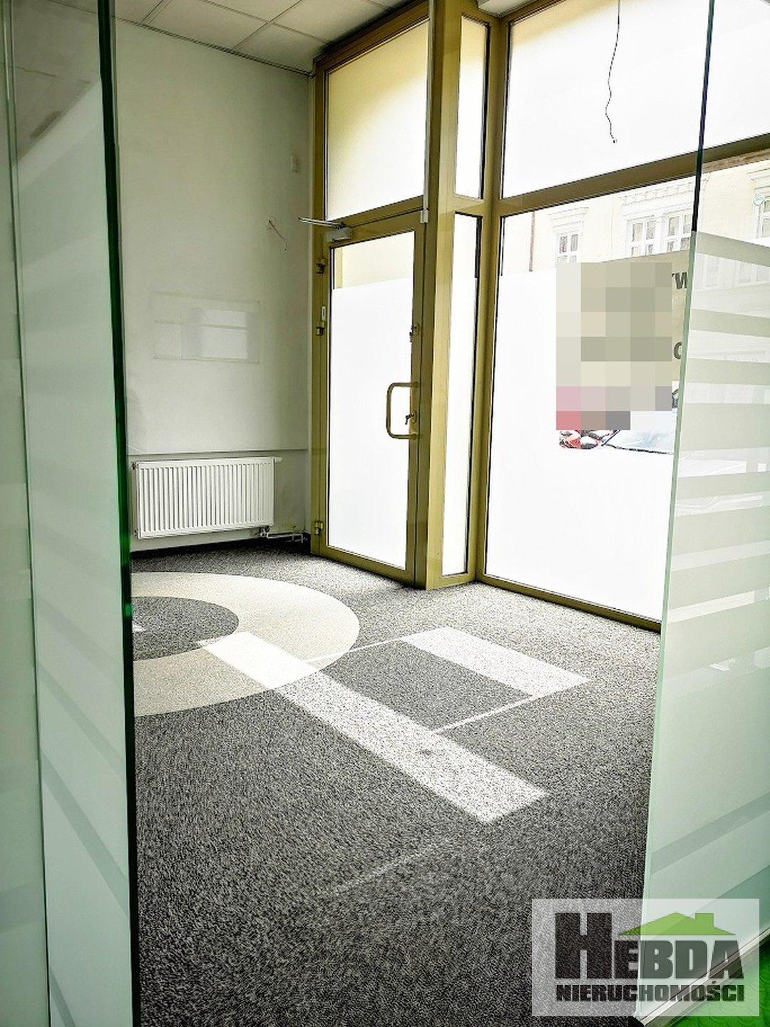 Tarnów , lokal usługowy , ul Krakowska 180 m2 + 70 m2; pod  bank, sklep markowy, apteka  inne.. - zdjęcie 2