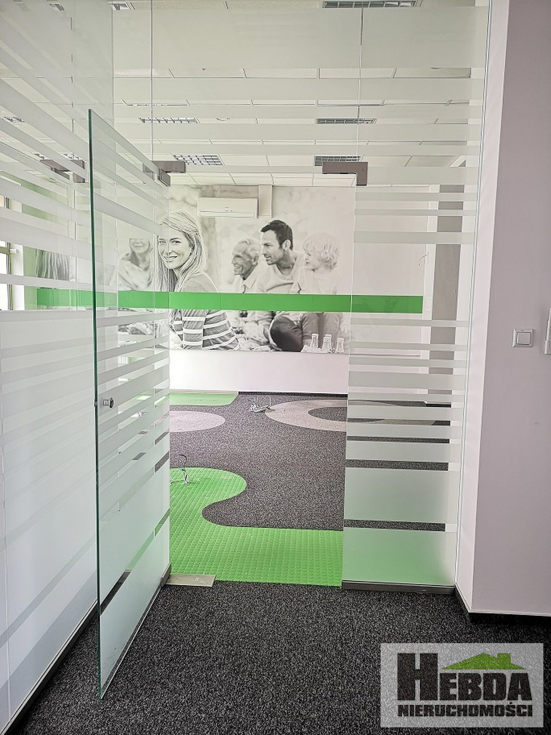 Tarnów , lokal usługowy , ul Krakowska 180 m2 + 70 m2; pod  bank, sklep markowy, apteka  inne.. - zdjęcie 5