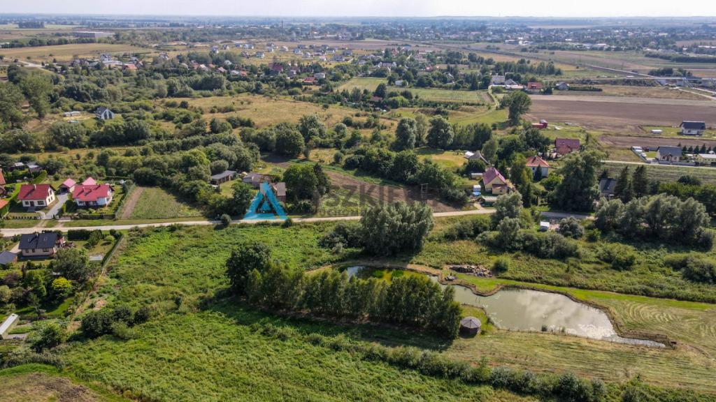 Działka w malowniczej i spokojnej okolicy - zdjęcie 8