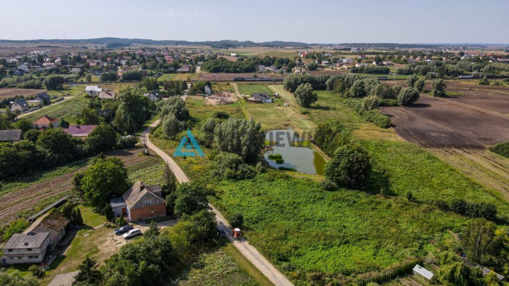 Działka w malowniczej i spokojnej okolicy - zdjęcie 3