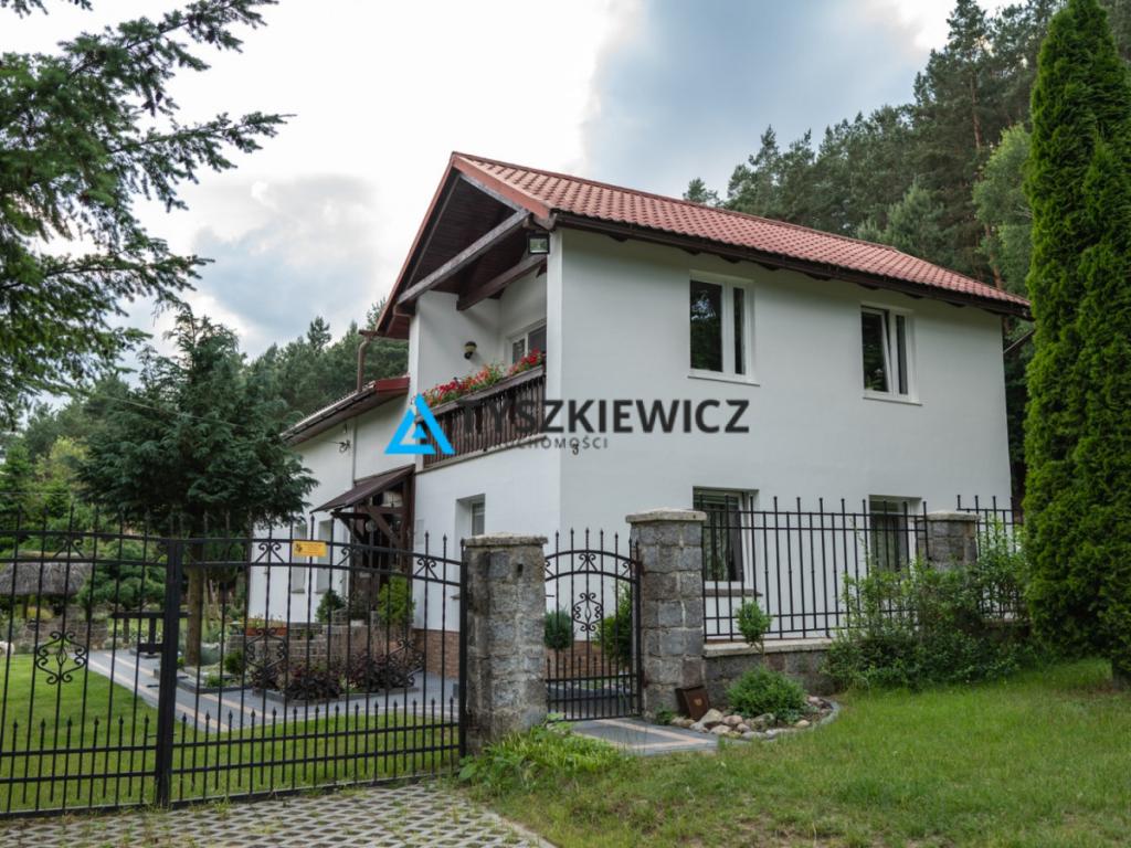Bardzo atrakcyjny dom z działającą stajnią - zdjęcie 1