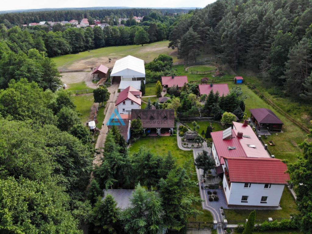 Bardzo atrakcyjny dom z działającą stajnią - zdjęcie 26