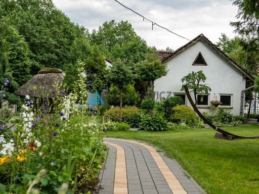 Bardzo atrakcyjny dom z działającą stajnią - zdjęcie 4