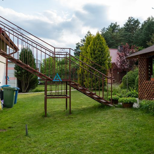 Bardzo atrakcyjny dom z działającą stajnią - zdjęcie 22