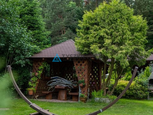 Bardzo atrakcyjny dom z działającą stajnią - zdjęcie 12