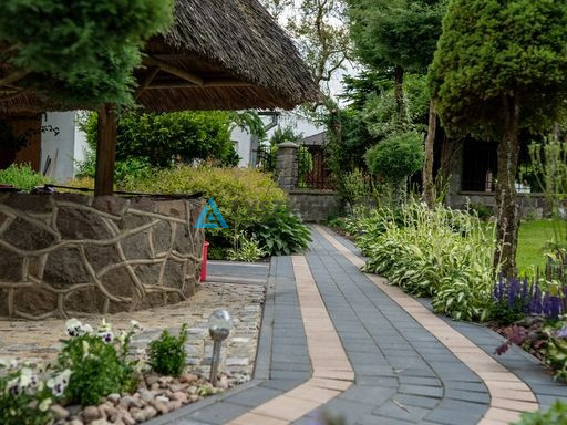 Bardzo atrakcyjny dom z działającą stajnią - zdjęcie 10