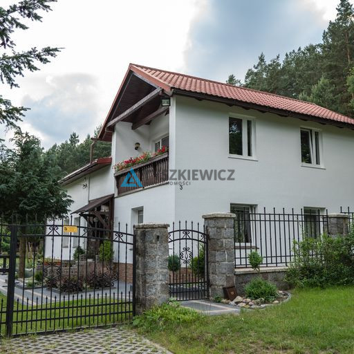 Bardzo atrakcyjny dom z działającą stajnią - zdjęcie 13