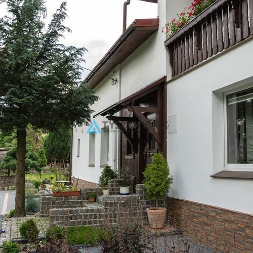 Bardzo atrakcyjny dom z działającą stajnią - zdjęcie 19