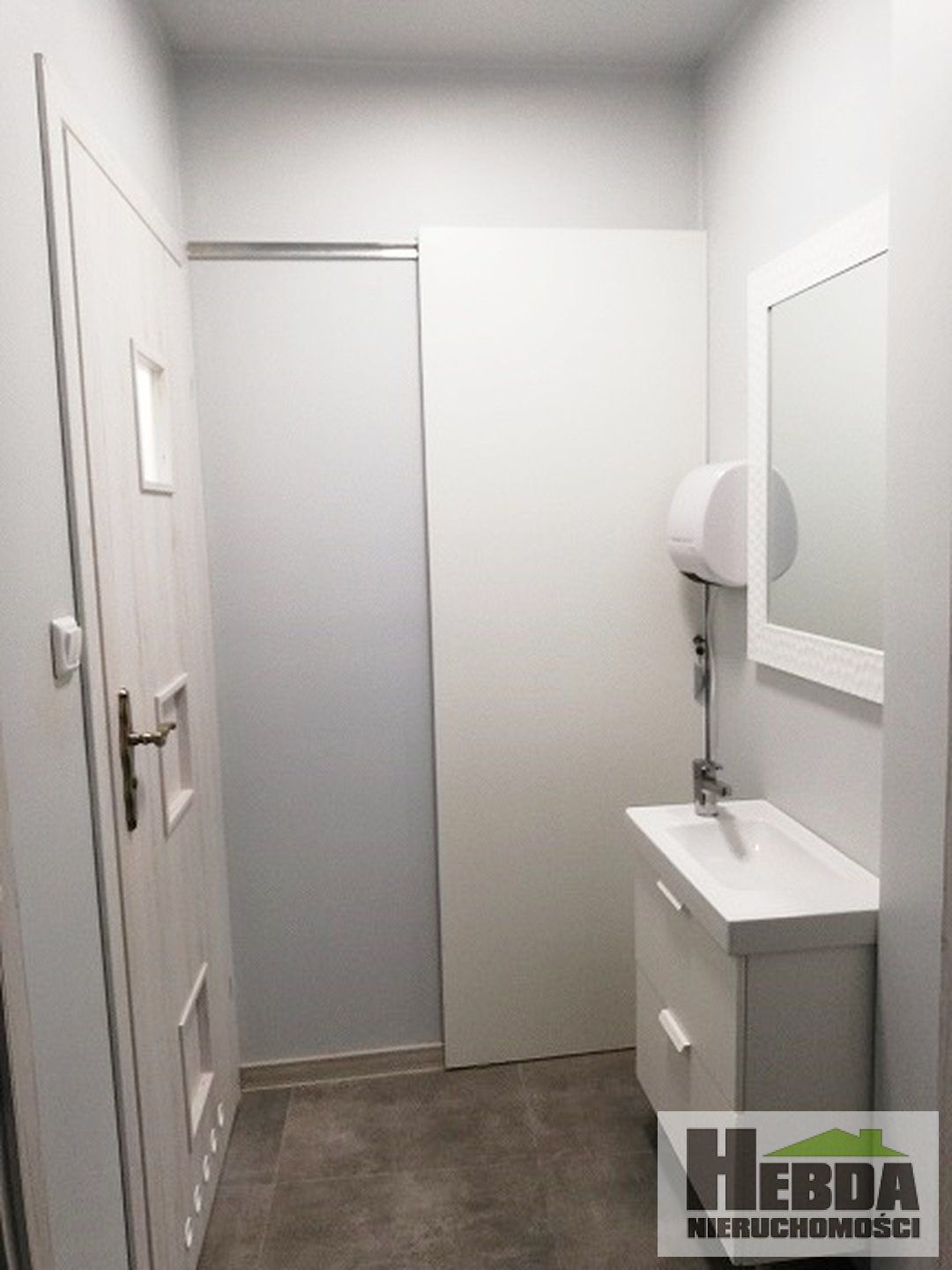 Tarnów, do wynajecia salon usługowy 98 m2, pod sklep, usługi kosmetyczne, fryzjerskie, biuro podróży, gastronomię  inne... - zdjęcie 9