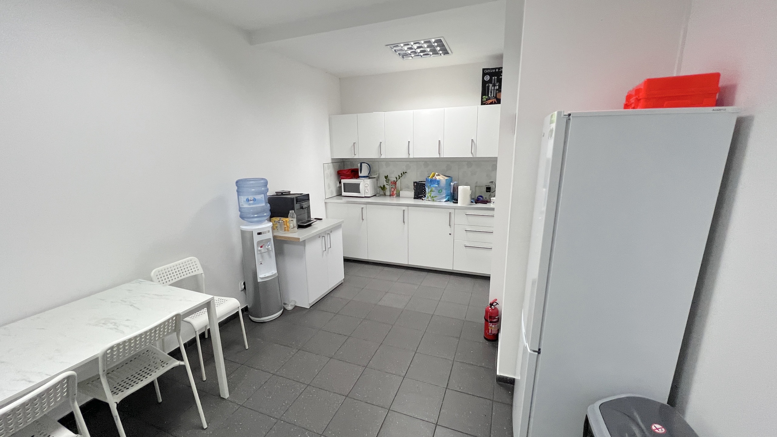 Przyziemie biurowca z własnym wejściem - zdjęcie 7