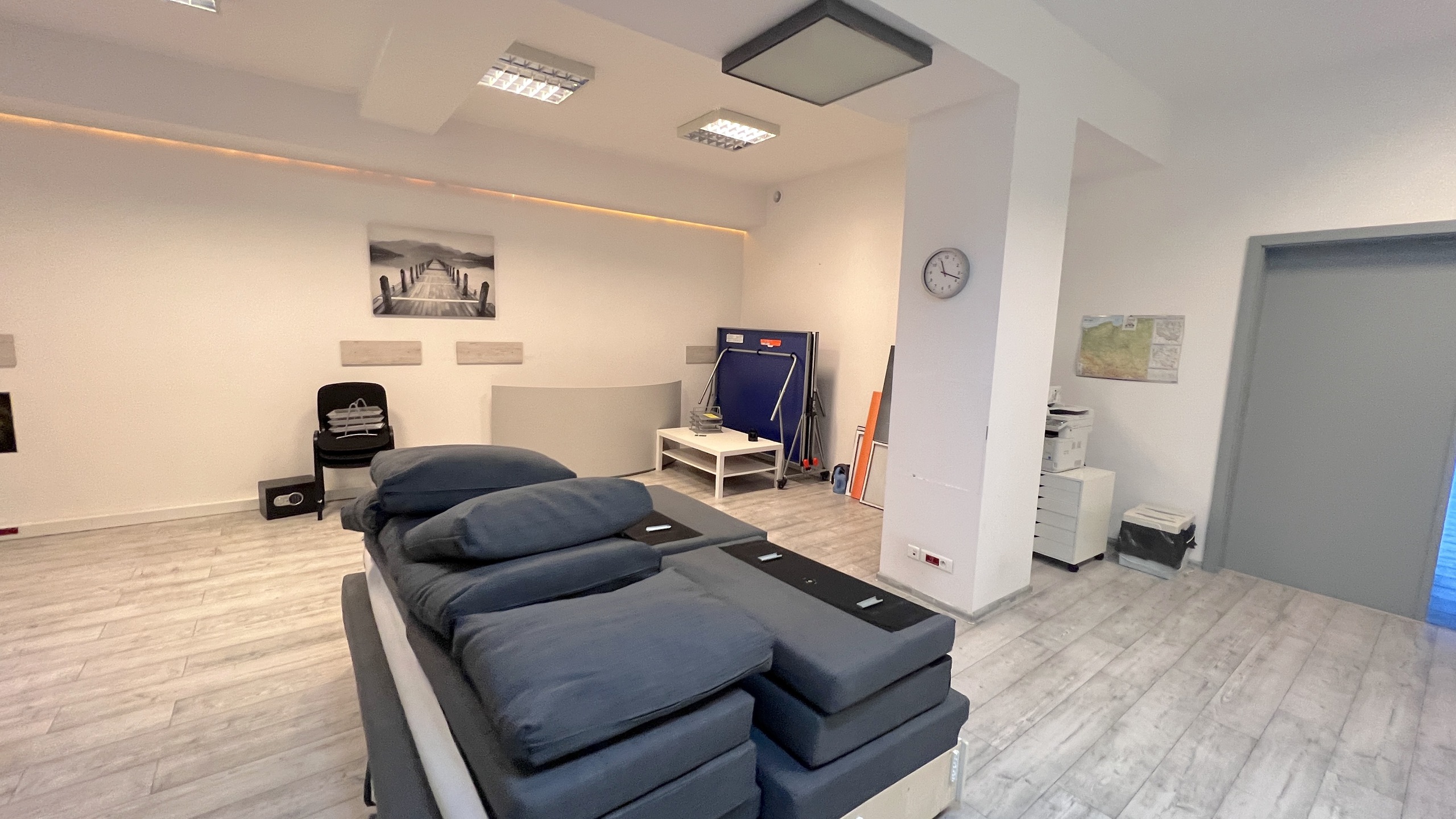 Przyziemie biurowca z własnym wejściem - zdjęcie 6