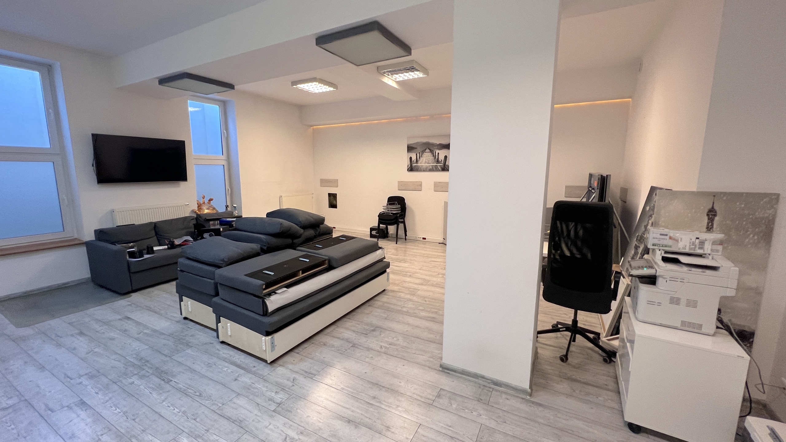 Przyziemie biurowca z własnym wejściem - zdjęcie 5