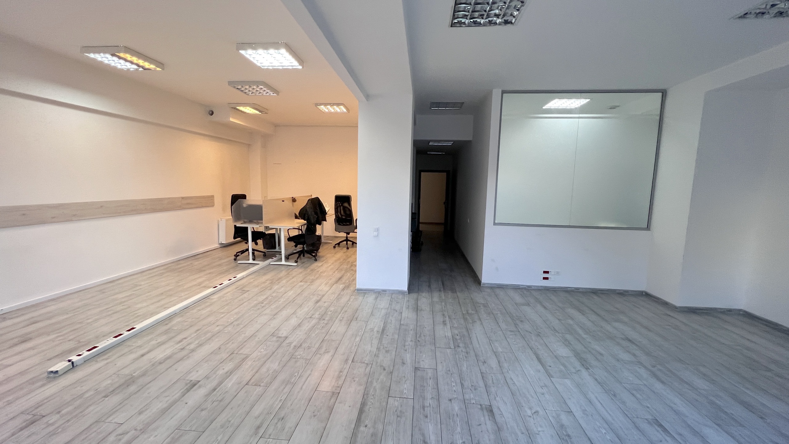 Przyziemie biurowca z własnym wejściem - zdjęcie 3