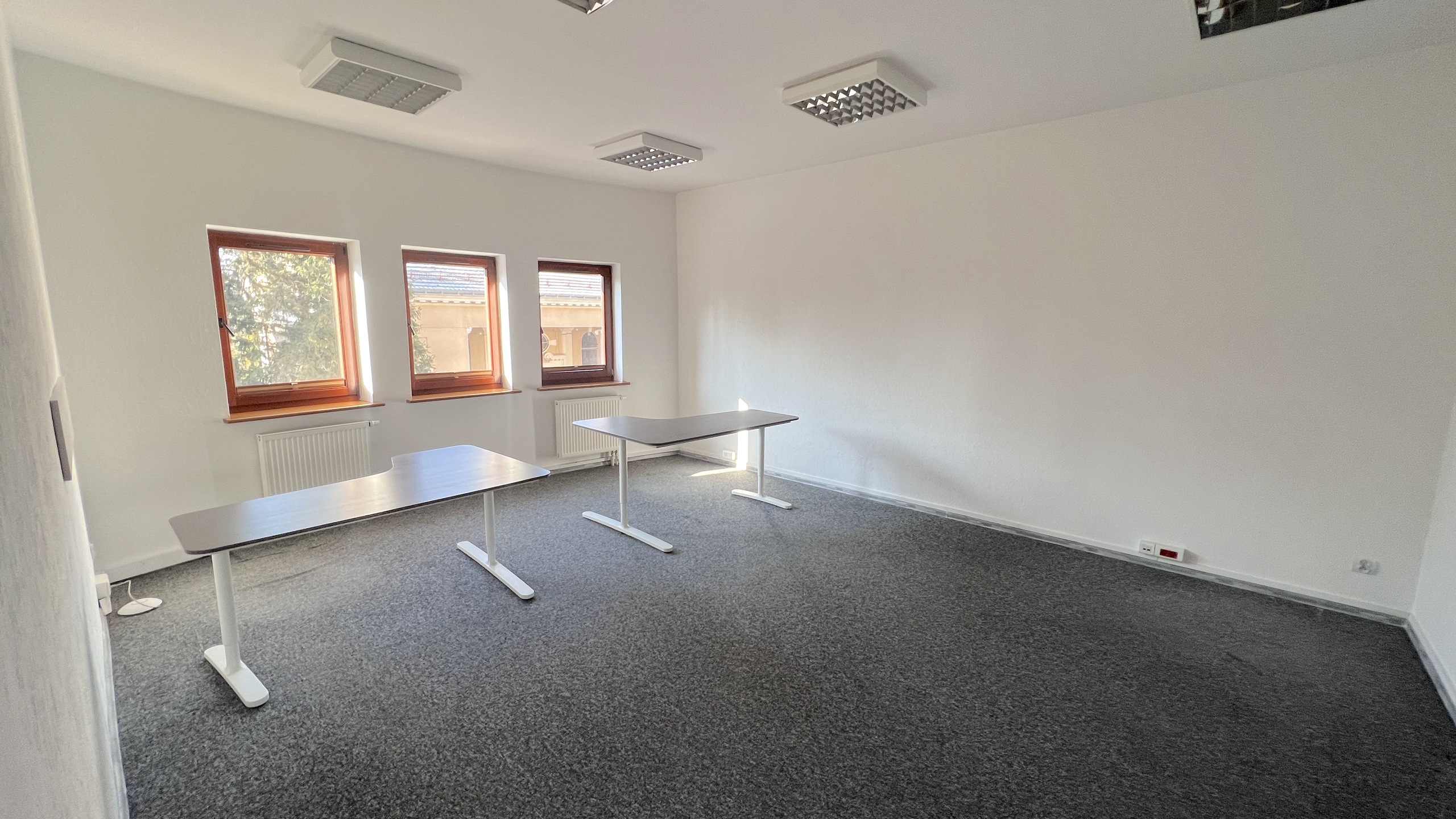 Lokal biurowy w  biurowcu z 2002 roku - zdjęcie 1