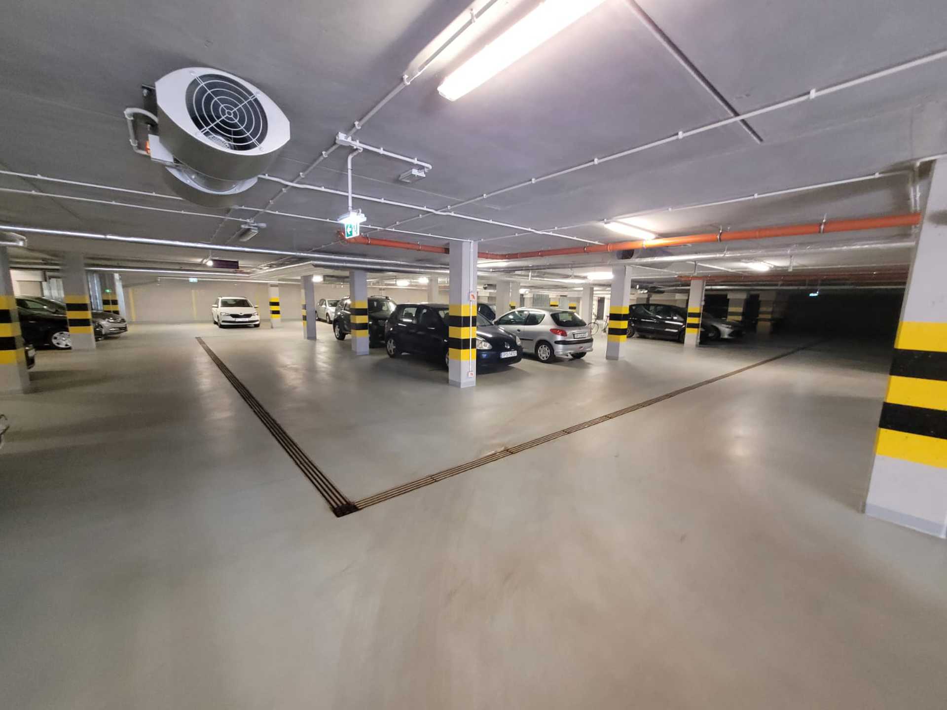 przestronne 2 pokoje, z komórką i parkingiem na Jagodnie - zdjęcie 16