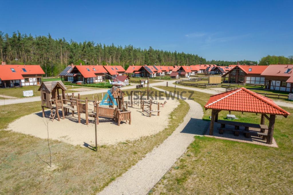 Piękny dom w okolicy lasu i jeziora - zdjęcie 28