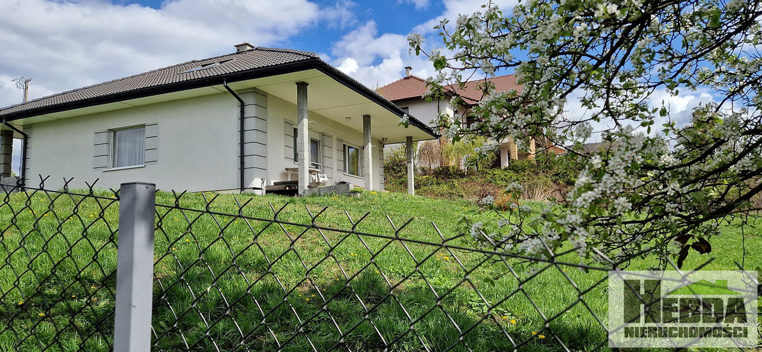 Tarnów - Zawada , parterowy domek na 30 arowej działce z widokami na Tarnów ! - zdjęcie 18