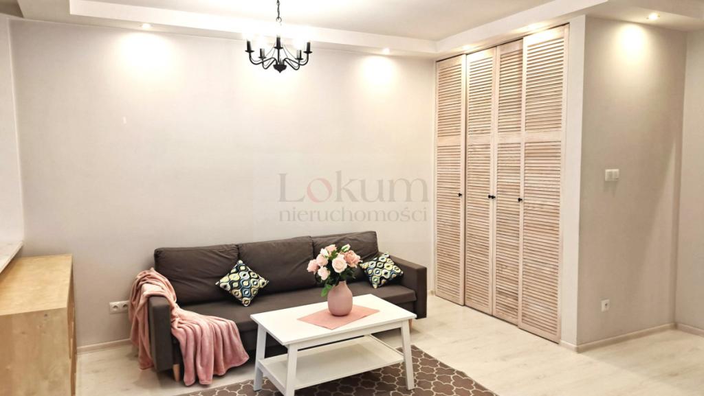 Ochota - dwa pokoje blisko centrum - zdjęcie 1