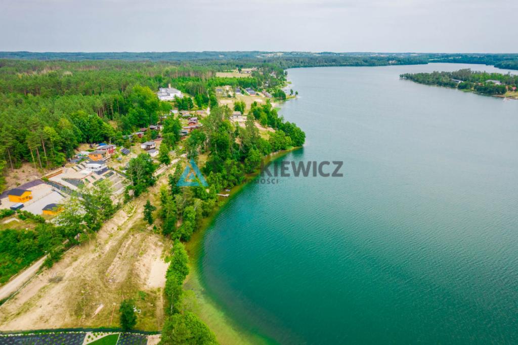 Malownicza działka z domkiem z widokiem na jezioro - zdjęcie 17