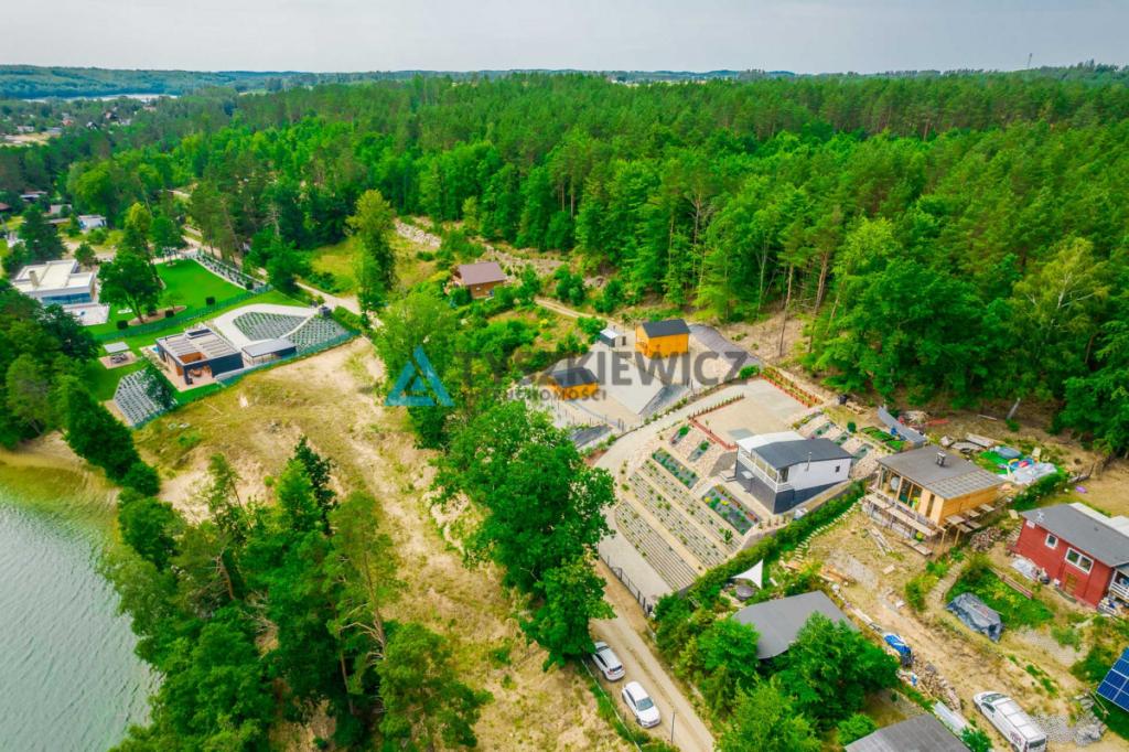 Malownicza działka z domkiem z widokiem na jezioro - zdjęcie 5
