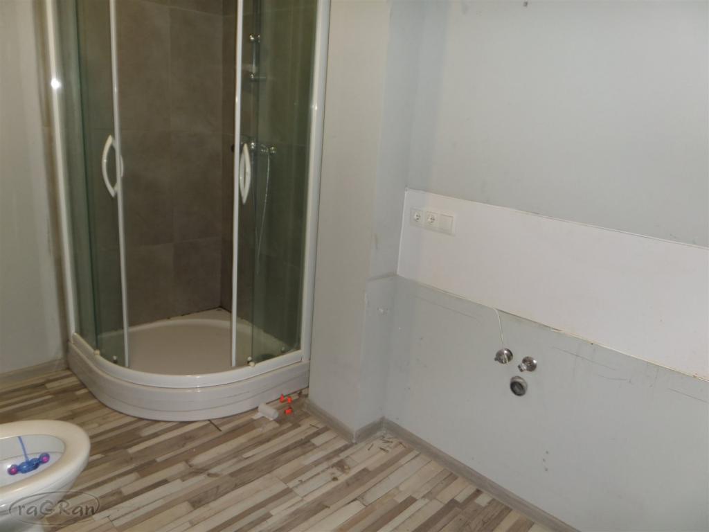 Dwór z początku XIX w. z dużym parkiem i stawem - zdjęcie 7