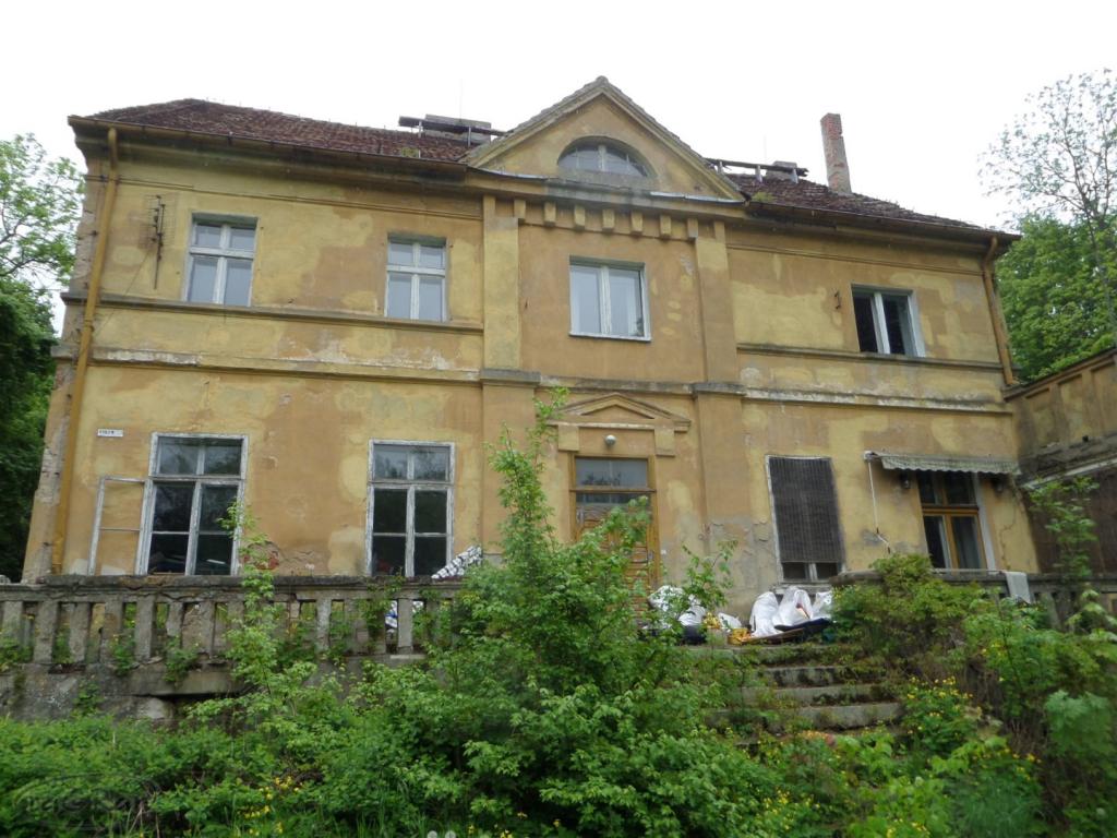 Dwór z początku XIX w. z dużym parkiem i stawem - zdjęcie 2