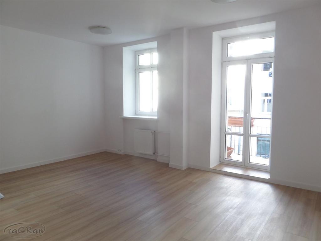 Duże mieszkanie z potencjałem - zdjęcie 1