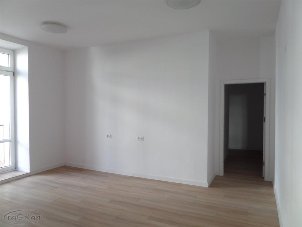 Duże mieszkanie z potencjałem - zdjęcie 2