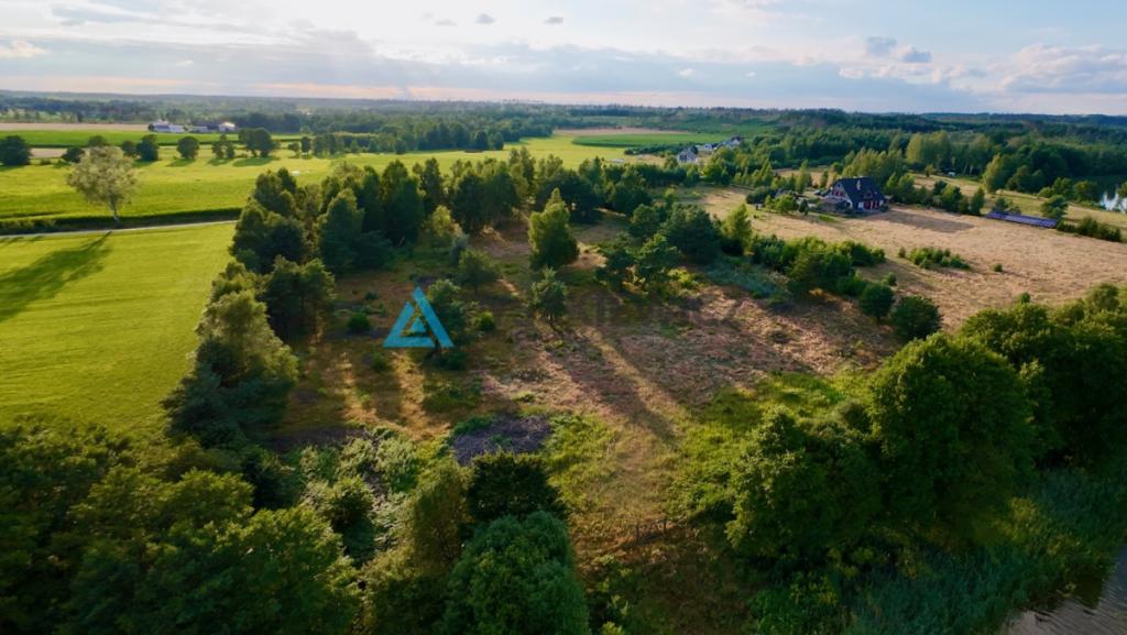 Malownicza działka z linią brzegową jeziora - zdjęcie 20