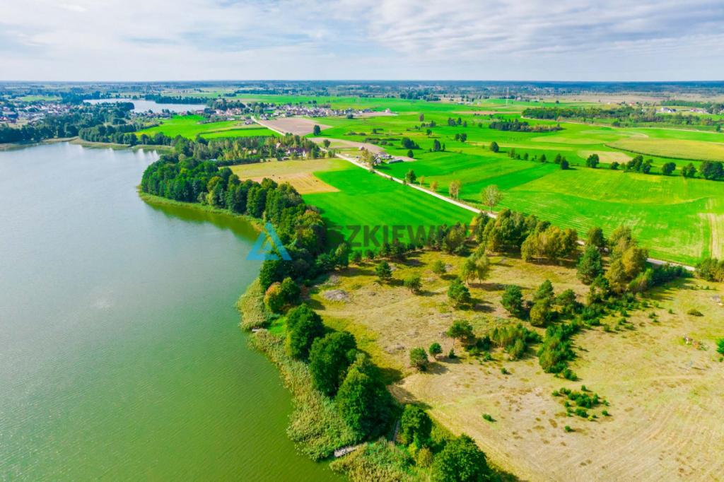 Malownicza działka z linią brzegową jeziora - zdjęcie 8