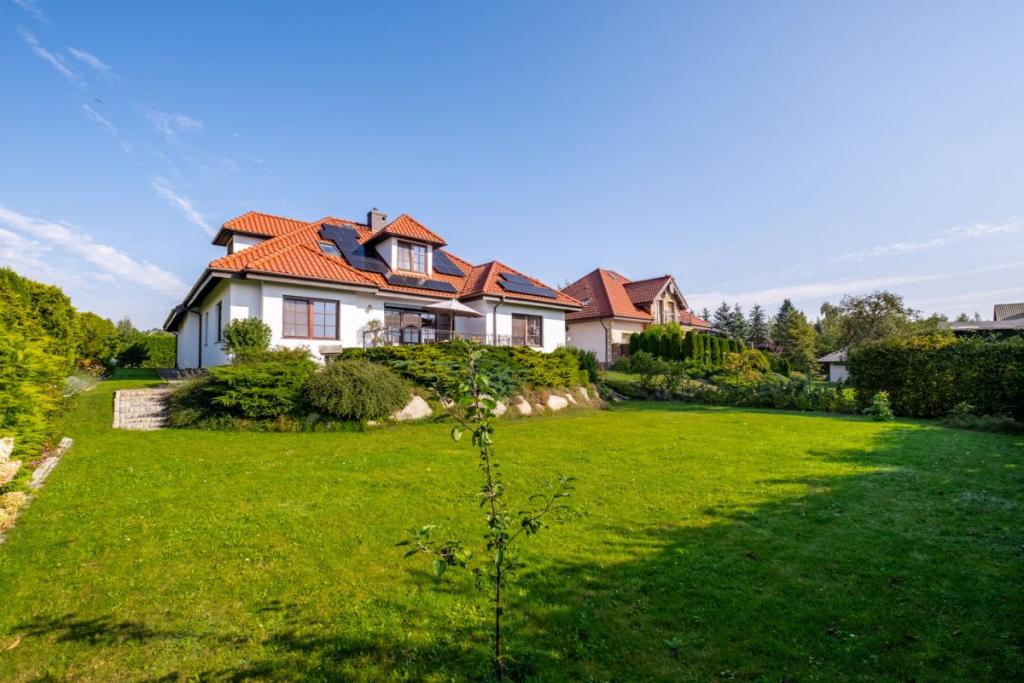Komfortowy, świeżo po remoncie dom w Lniskach! - zdjęcie 28