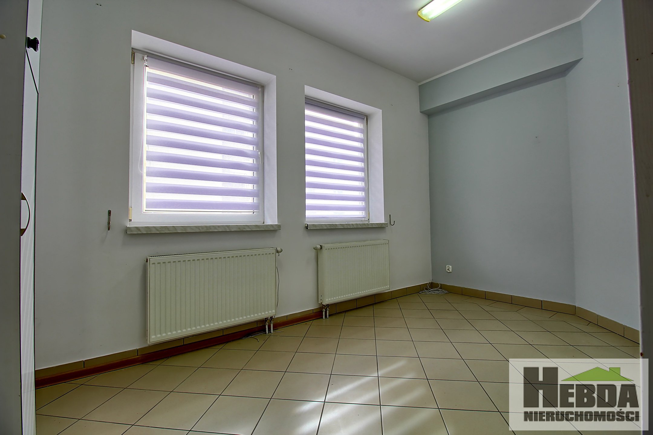 Na wynajem gabinet w budynku usługowym w Centrum Tarnowa - zdjęcie 1