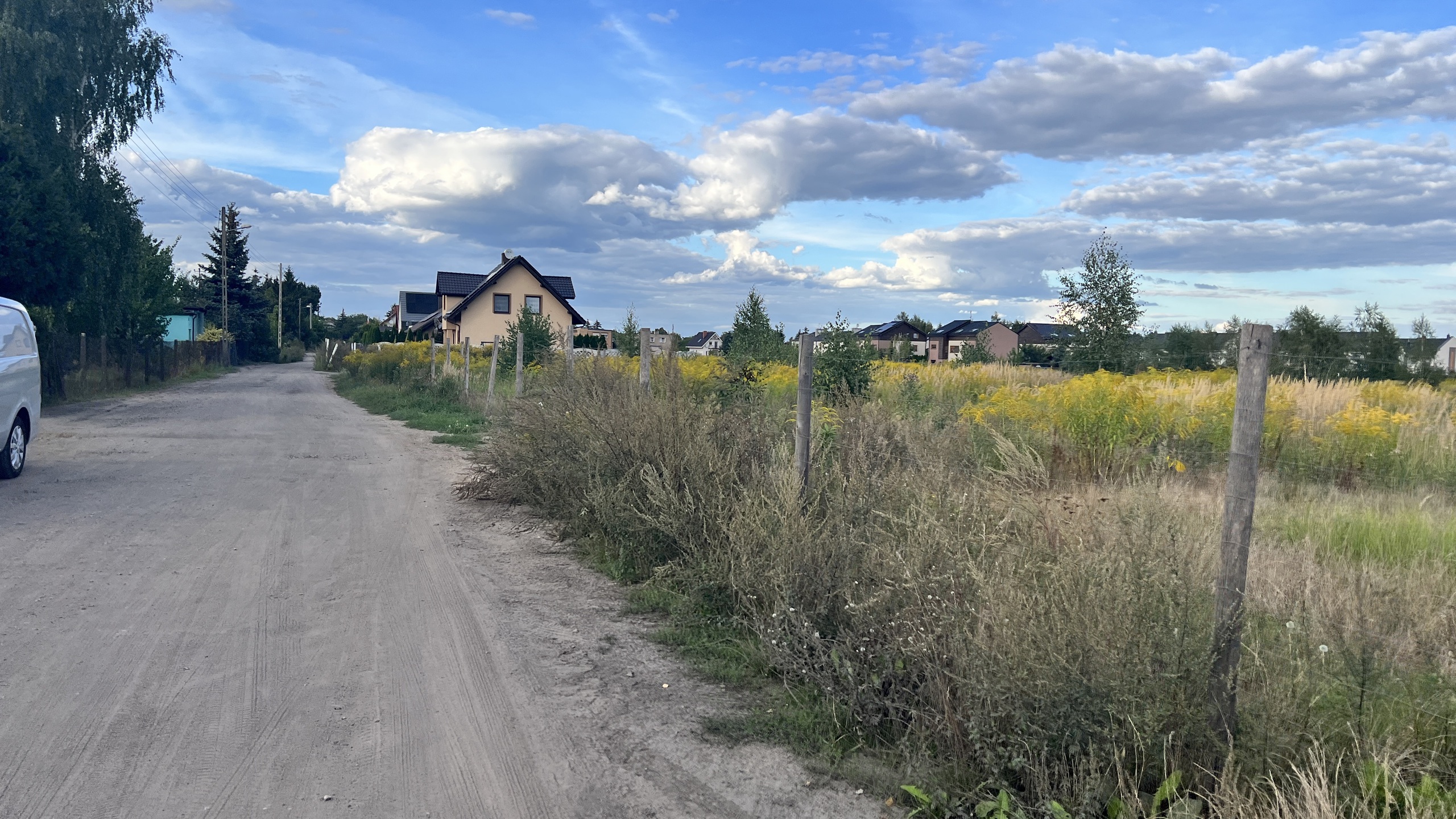 Działka w spokojnej okolicy - zdjęcie 3