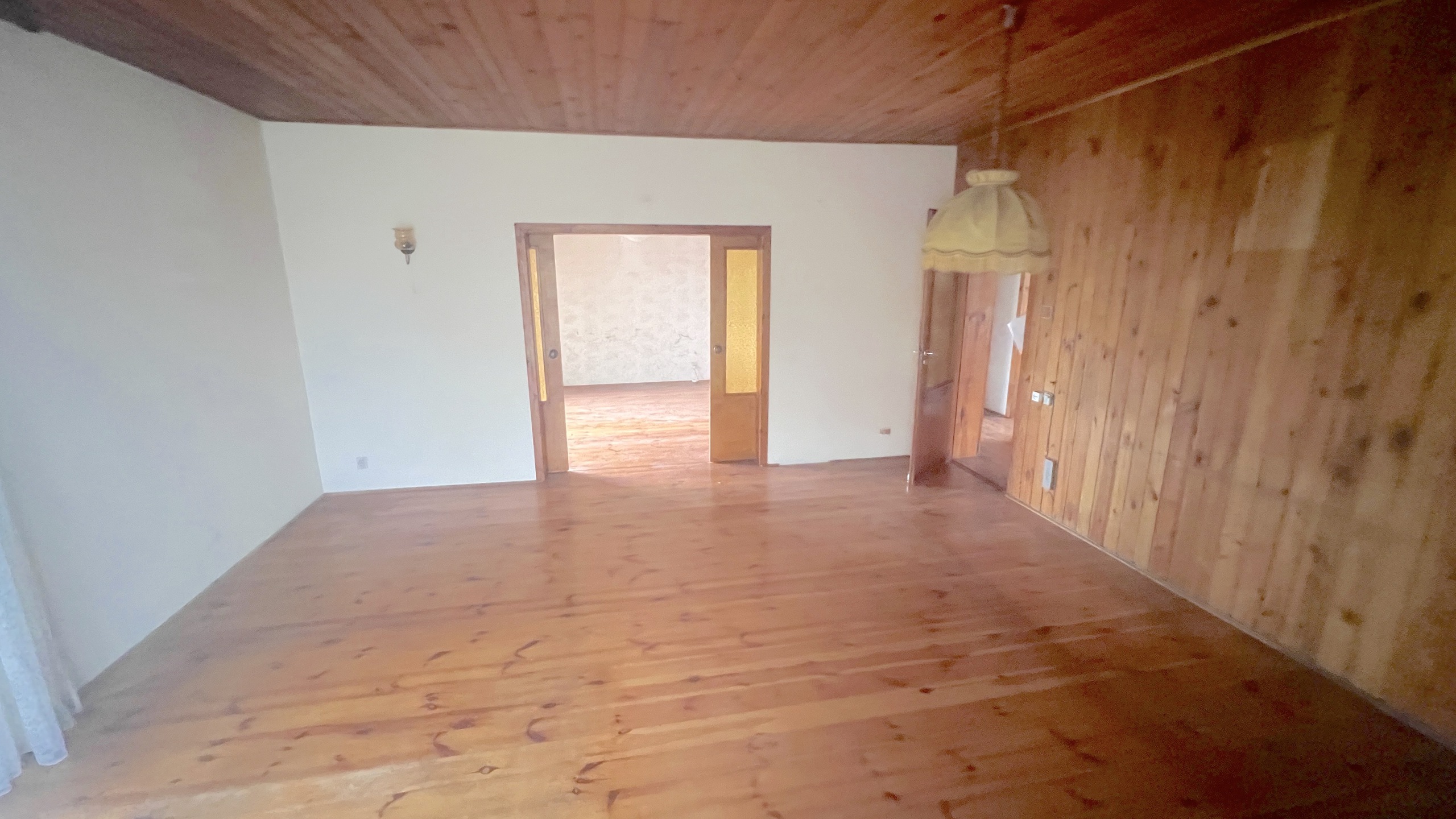 Przestronny dom wolnostojący w spokojnej okolicy - zdjęcie 3