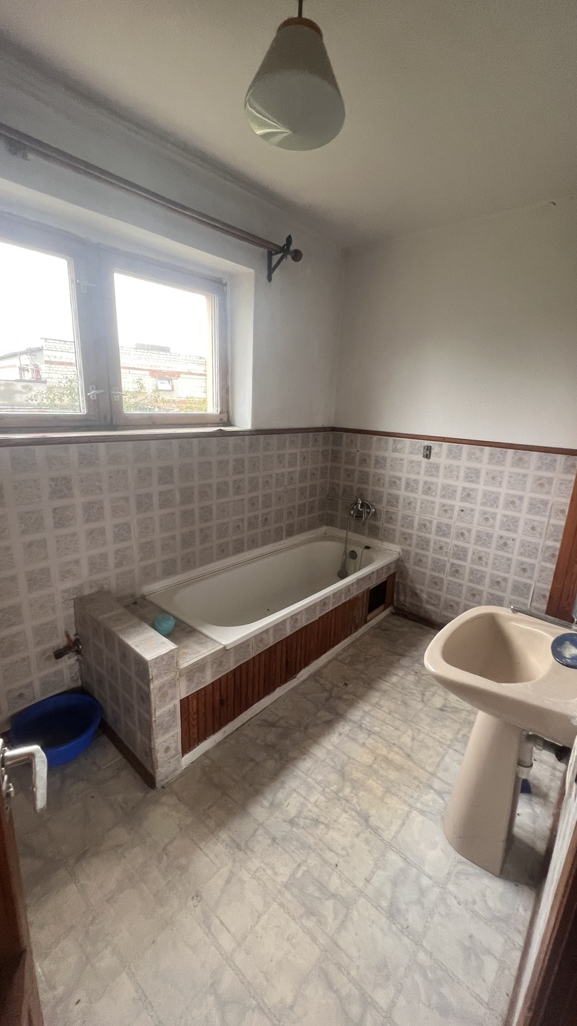 Przestronny dom wolnostojący w spokojnej okolicy - zdjęcie 7