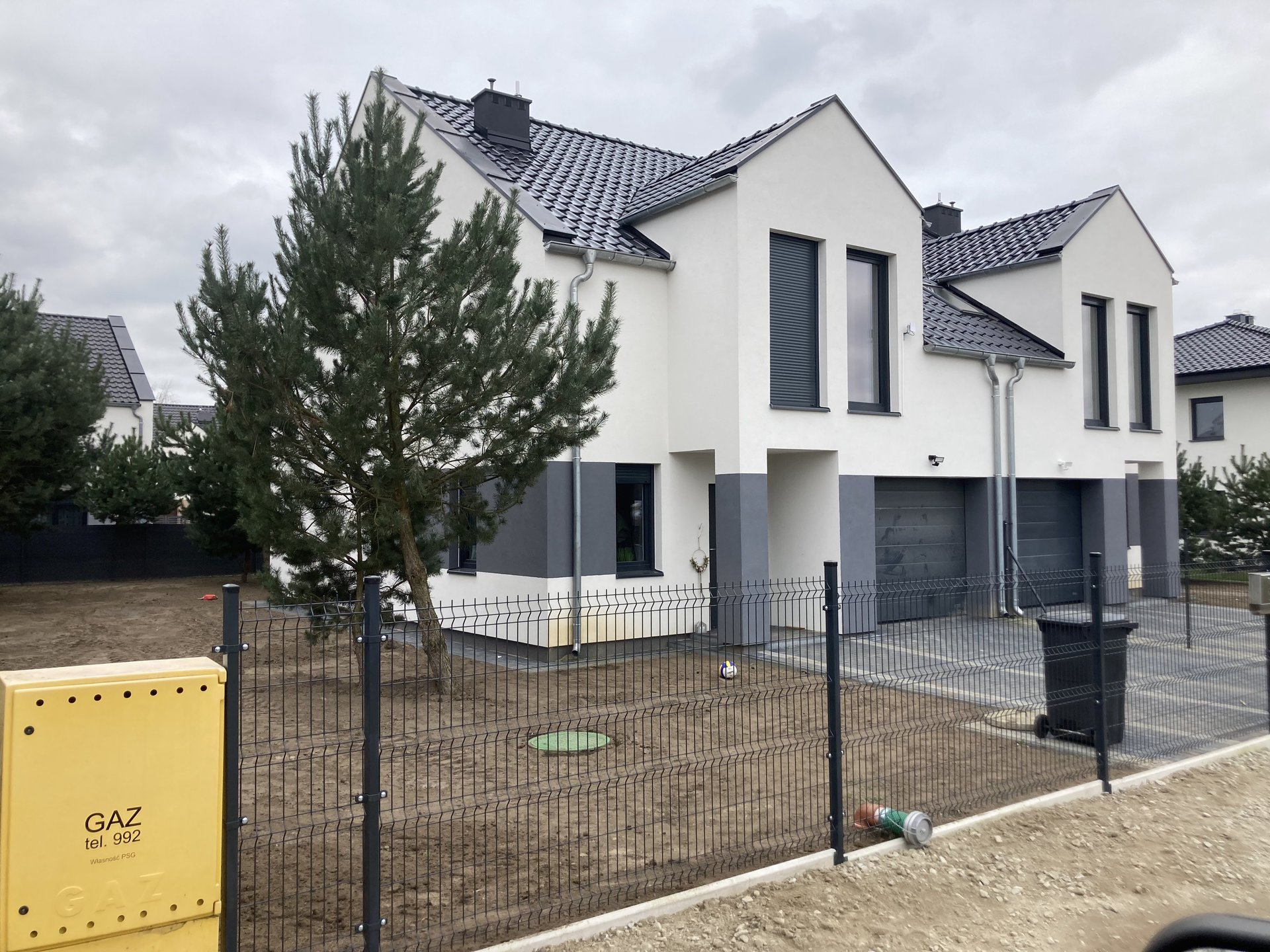 Dom w zabudowie bliźniaczej w Dębienku k/Stęszewa - zdjęcie 1