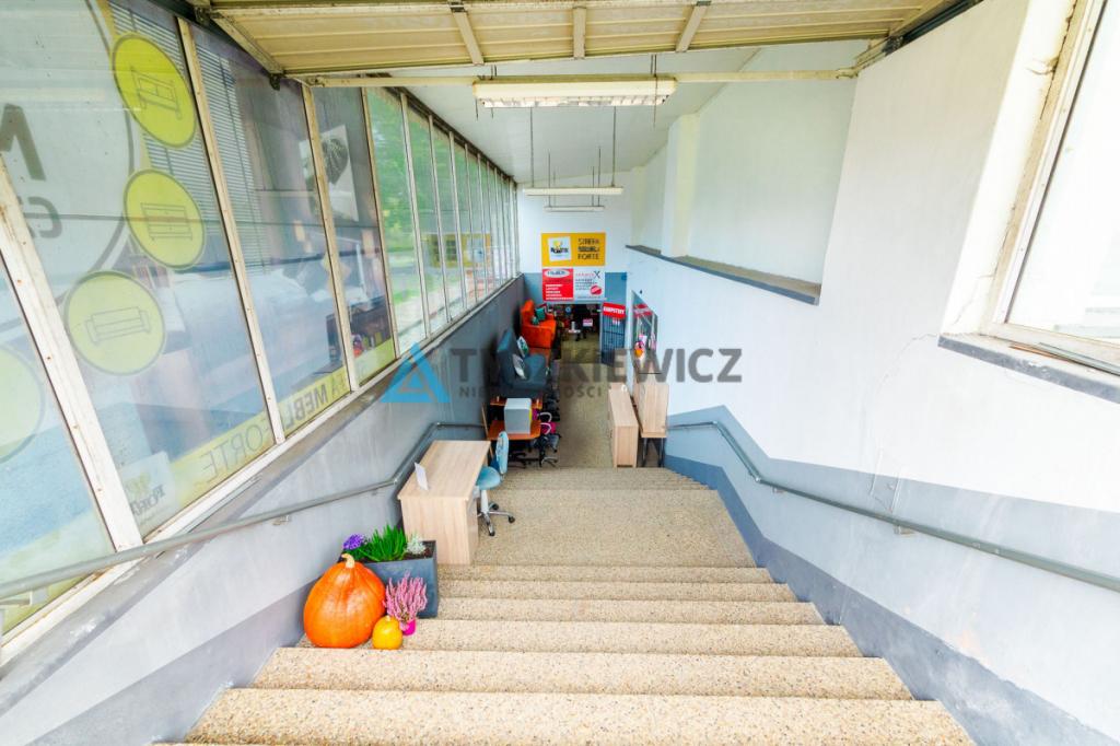 DOM 400M Z ŚWIETNIE PRESPERUJĄCYM SALONEM MEBLOWYM - zdjęcie 12